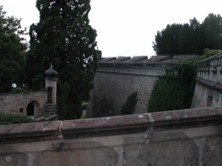 A view towards the lookout point "Diamond Ring" Bastion from the entrance